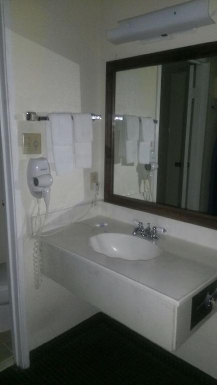 Econo Lodge Sulphur Springs I-30 Room photo